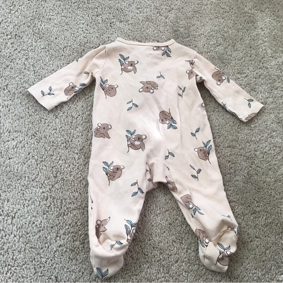 Carter’s pajamas, Size 3M, excellent condition.
Sold as a Bundle of 4 pieces. - Picture 7 of 9